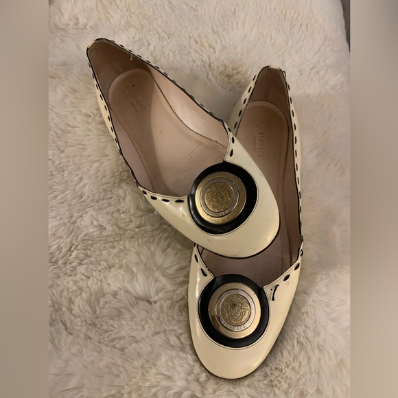 🔥🔥🔥VERSACE Flats Size 39 🔥🔥🔥 - Picture 4 of 12